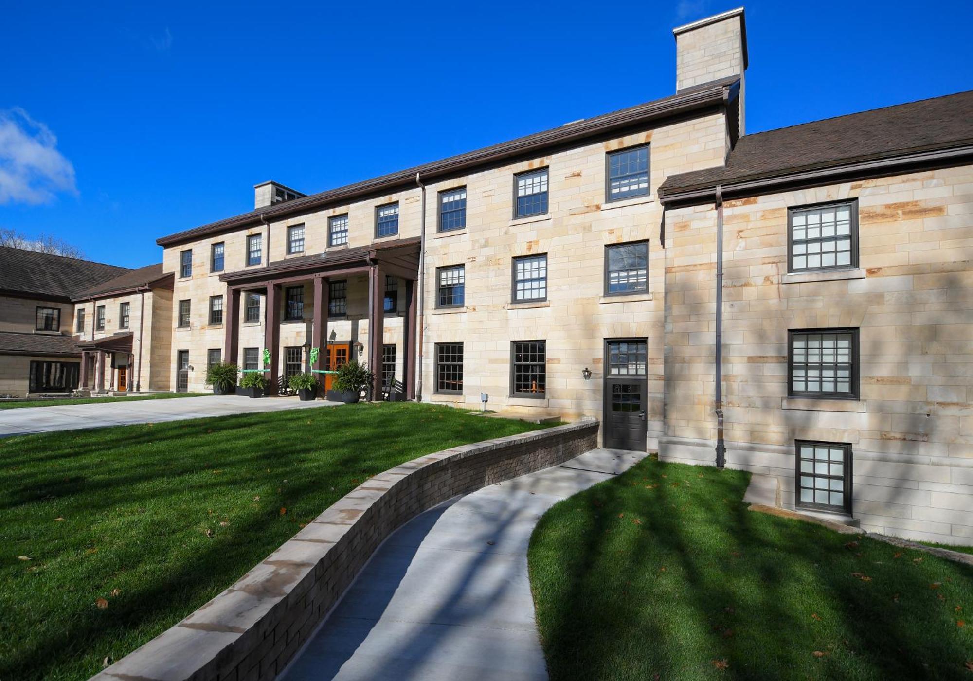 Spring Mill Inn Mitchell Exterior photo