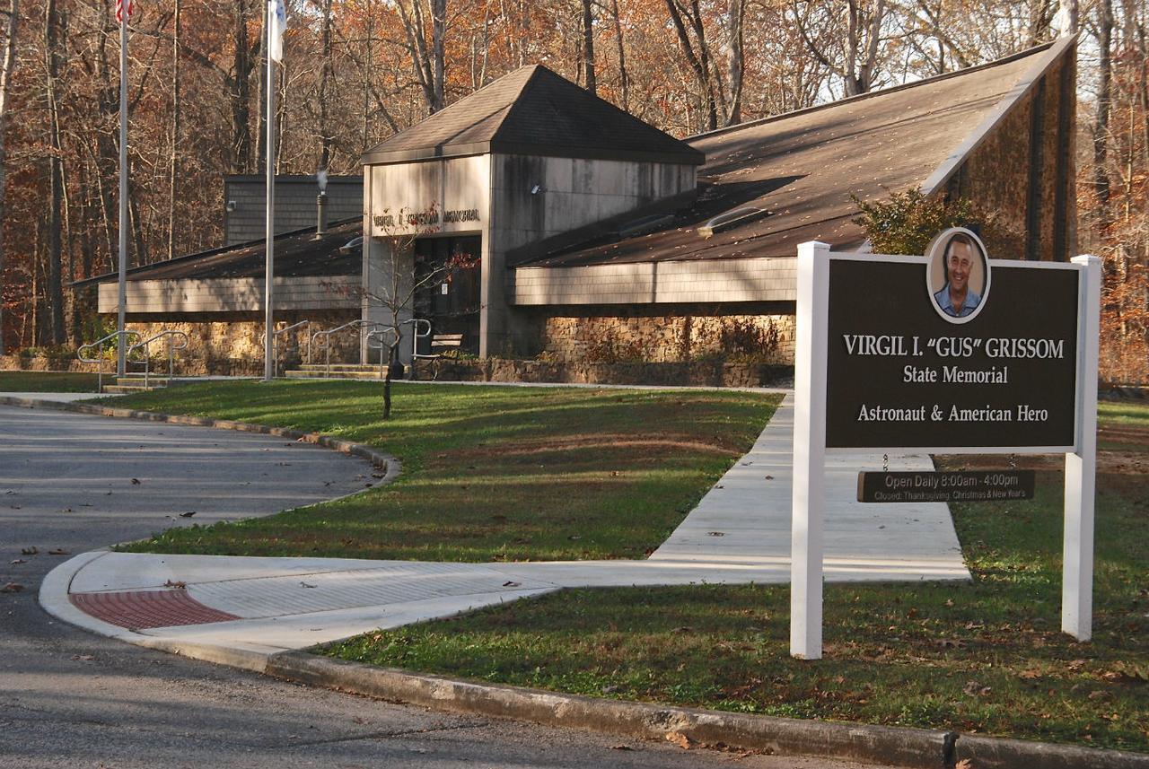 Spring Mill Inn Mitchell Exterior photo